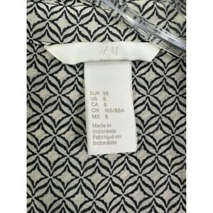 HM Women's Sleeveless Button Down Blouse Black White Geometric Tile Print Size 8